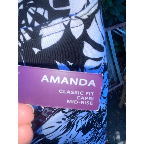 Gloria Vanderbilt “Amanda” Classic Capri Mid Rise Floral Pattern Ultra Stretch B - Picture 9 of 10